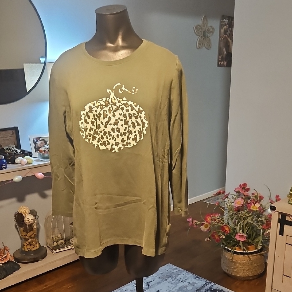 Kim Rogers Size LARGE Leopard Pumpkin Graphic Long Sleeve Tee - Olive